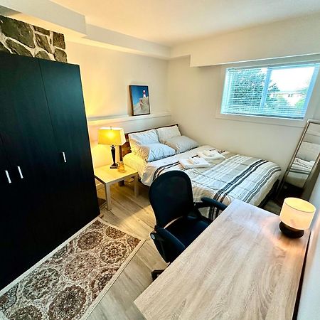 Cozy & Bright Home With Parking Victoria Eksteriør bilde