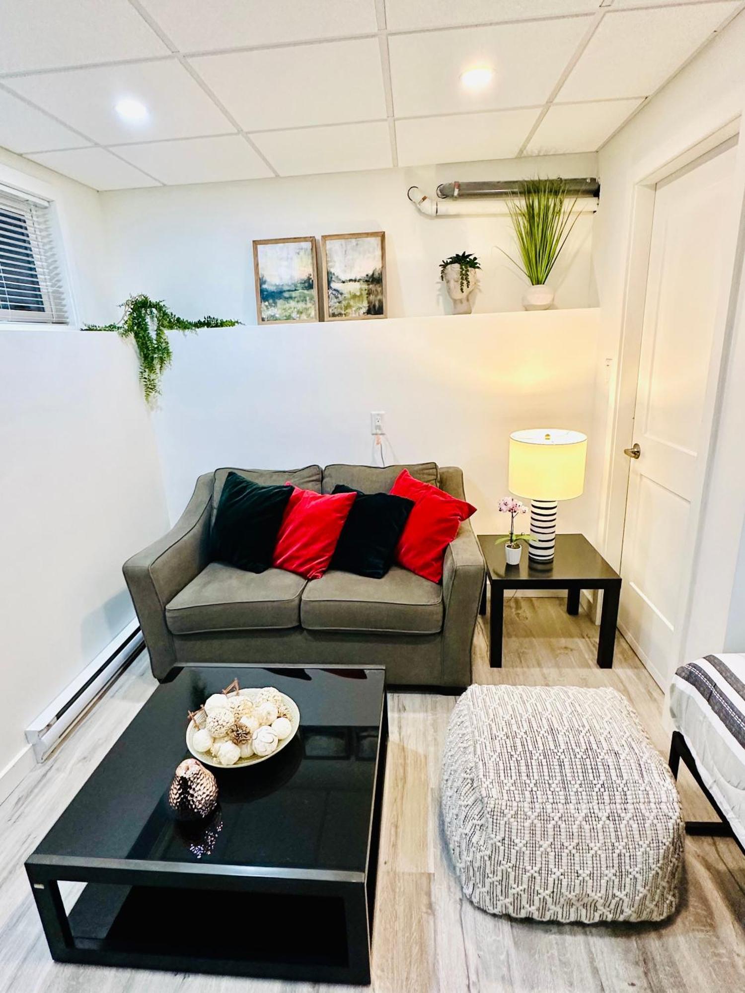 Cozy & Bright Home With Parking Victoria Eksteriør bilde