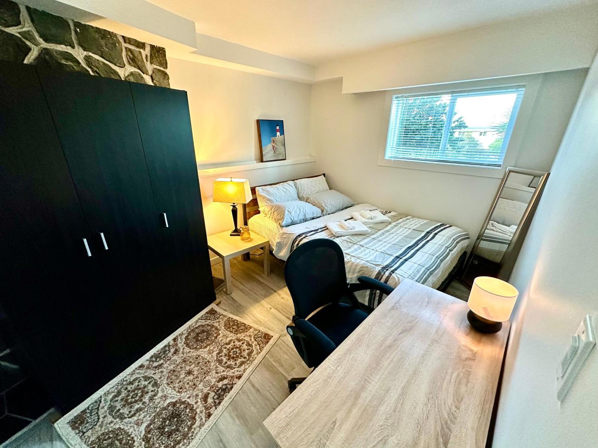 Cozy & Bright Home With Parking Victoria Eksteriør bilde