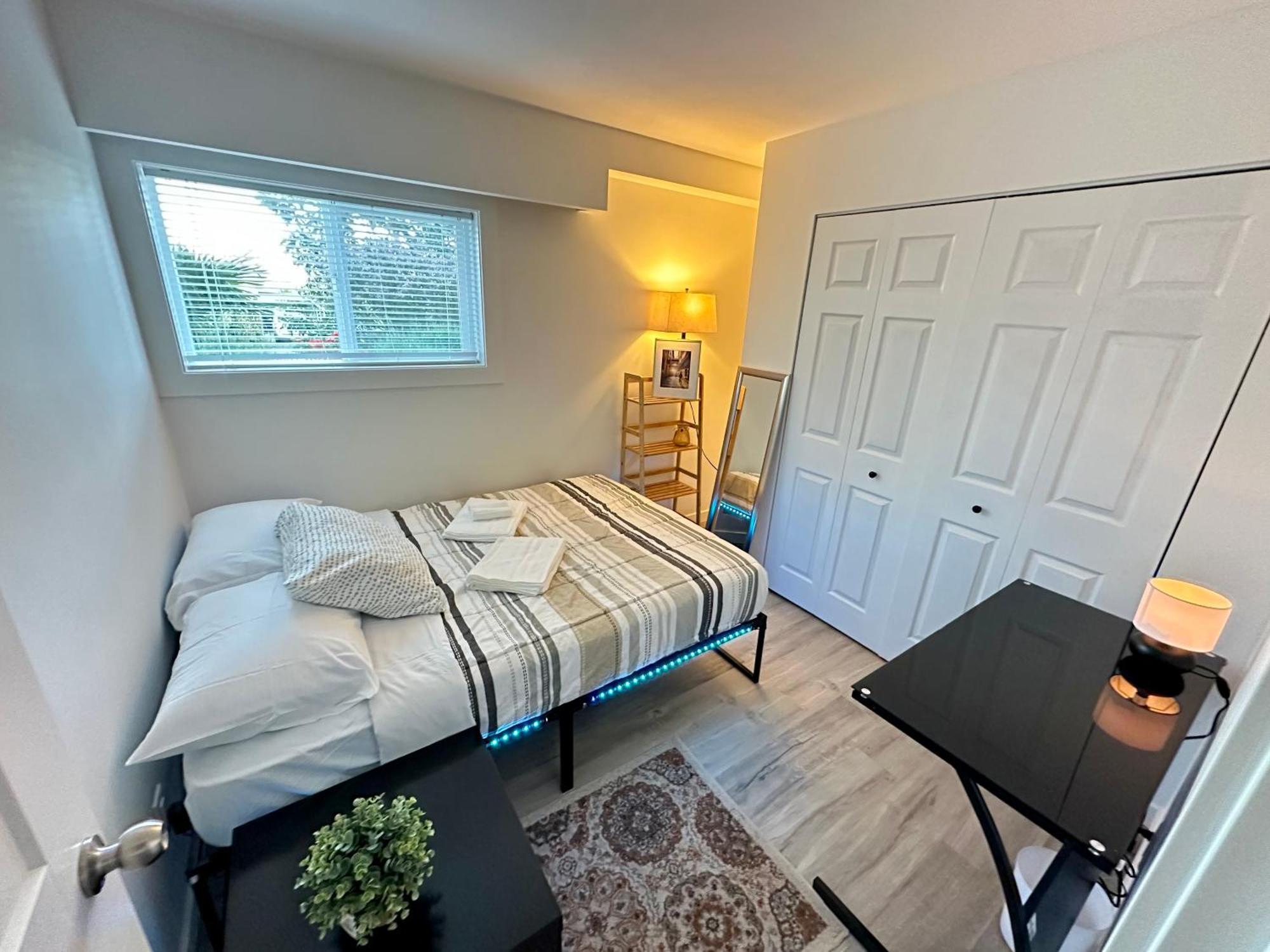 Cozy & Bright Home With Parking Victoria Eksteriør bilde