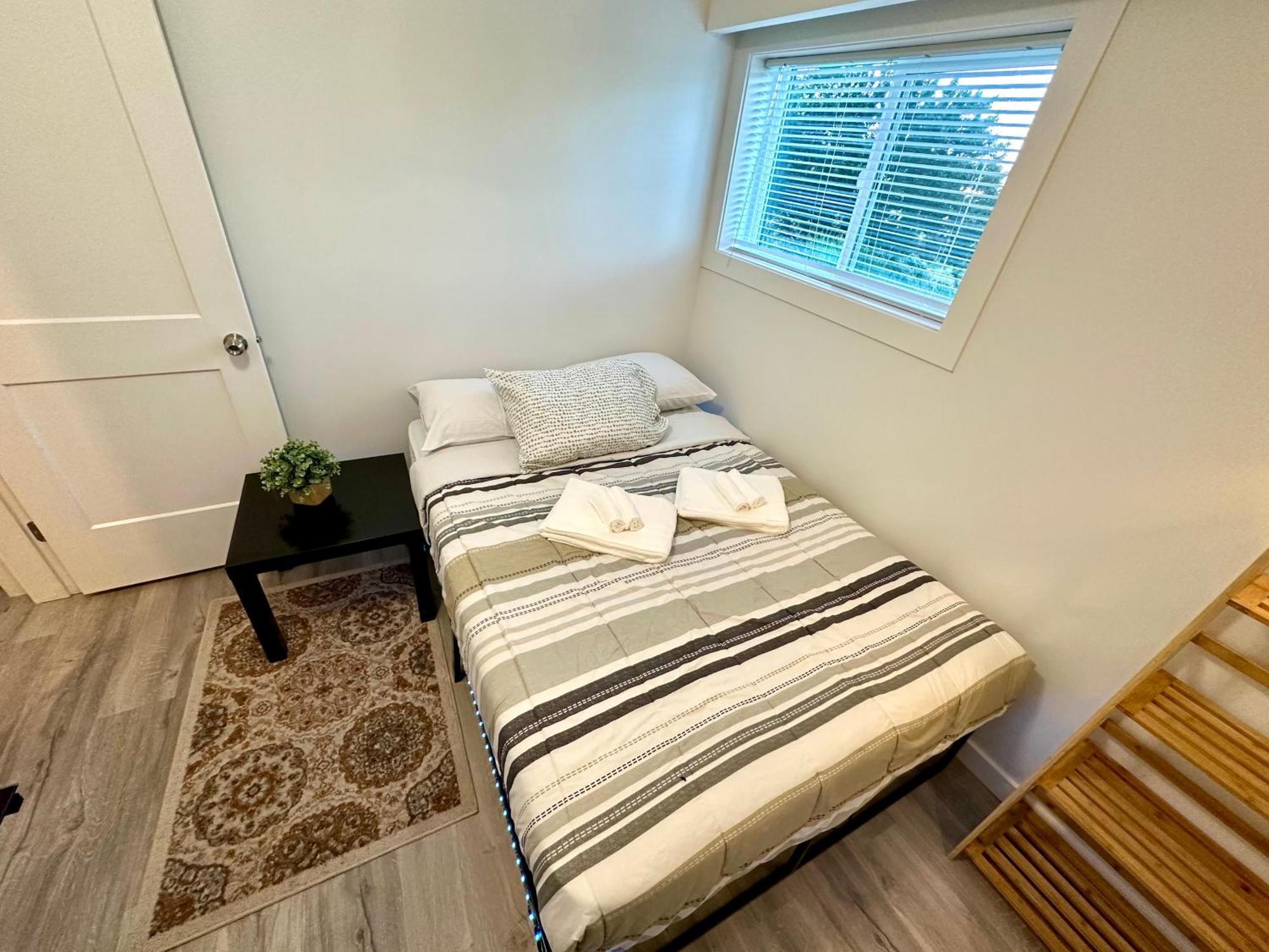 Cozy & Bright Home With Parking Victoria Eksteriør bilde
